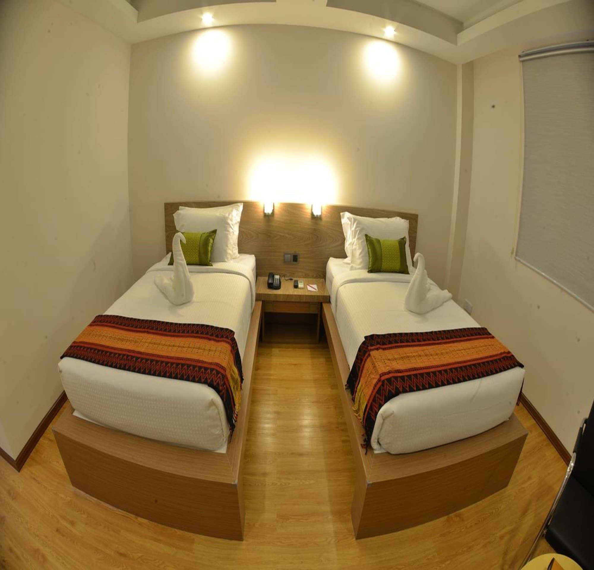 Serene Valley Hotel Янгон Экстерьер фото