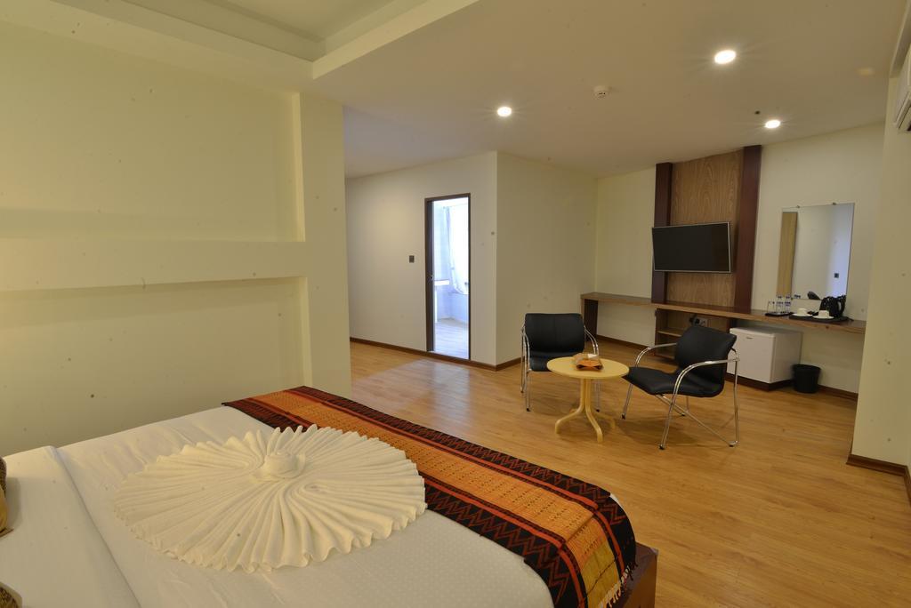 Serene Valley Hotel Янгон Экстерьер фото