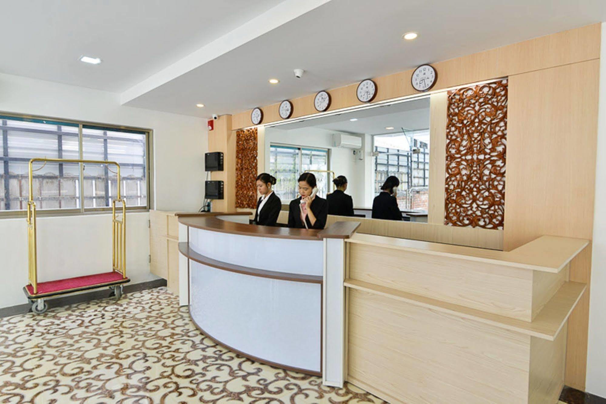 Serene Valley Hotel Янгон Экстерьер фото