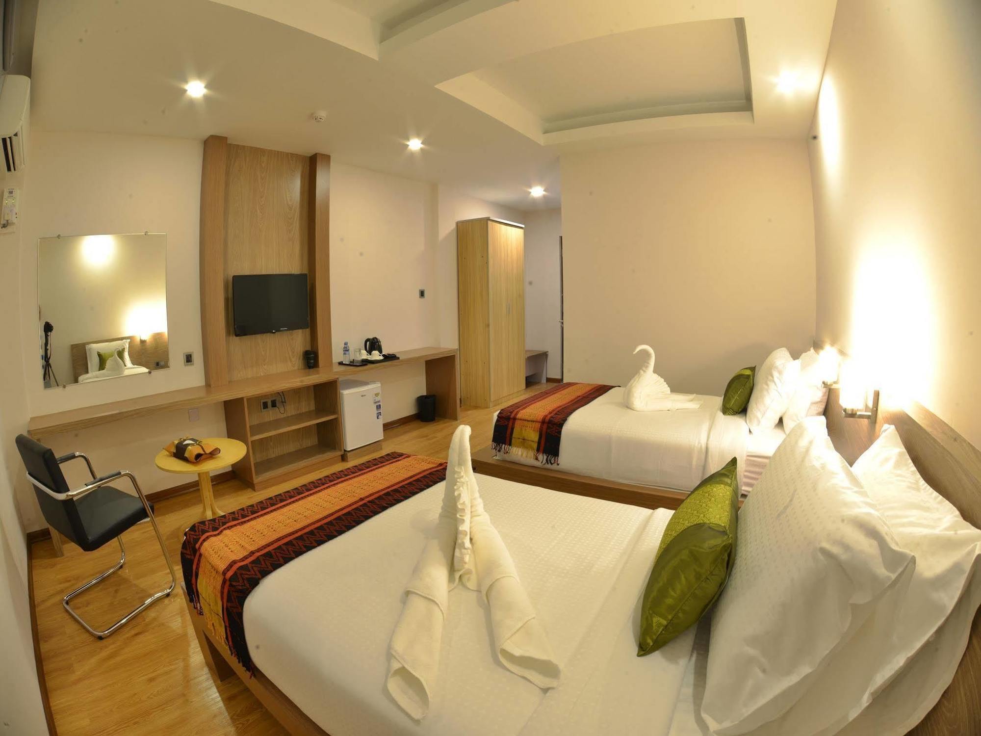 Serene Valley Hotel Янгон Экстерьер фото